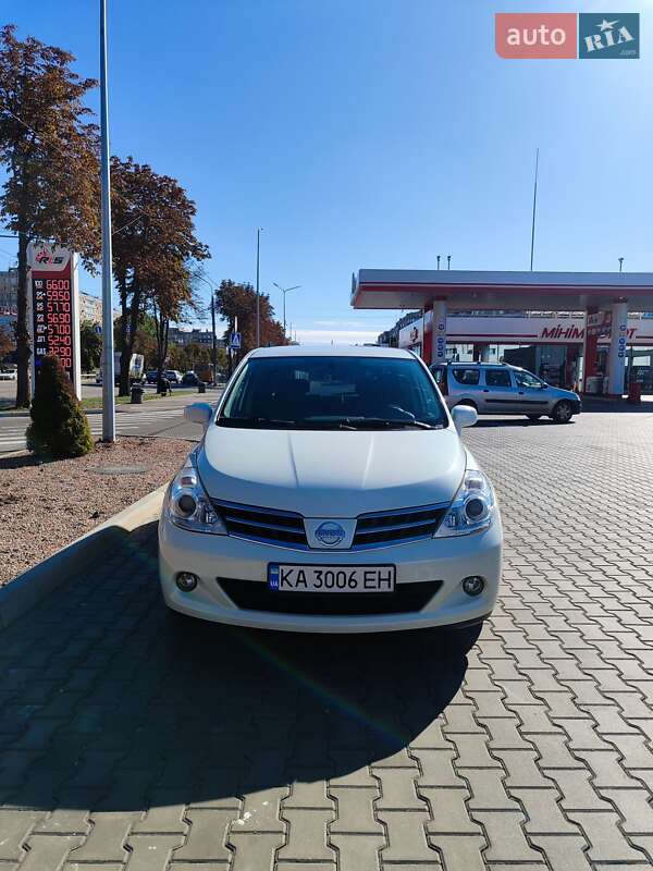 Хэтчбек Nissan TIIDA 2010 в Кривом Роге