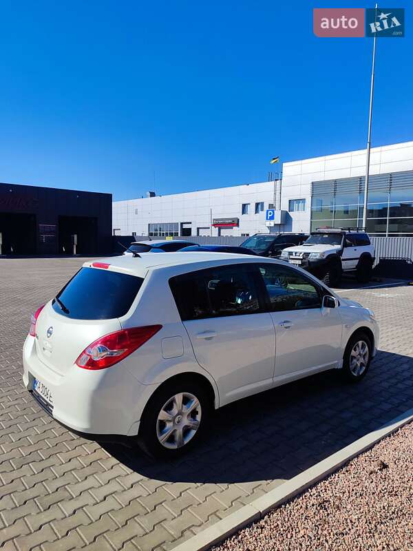 Хэтчбек Nissan TIIDA 2010 в Кривом Роге