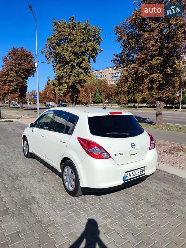 Хэтчбек Nissan TIIDA 2010 в Кривом Роге