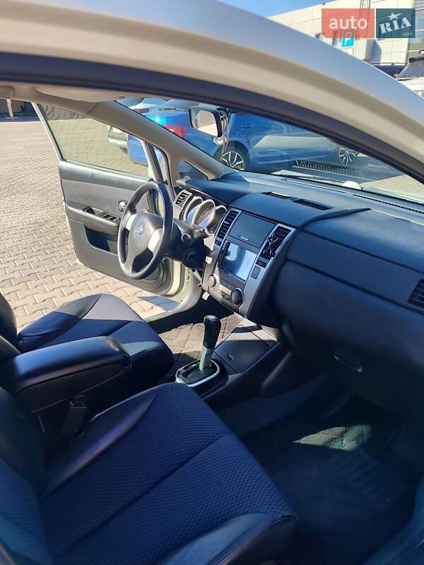 Хэтчбек Nissan TIIDA 2010 в Кривом Роге