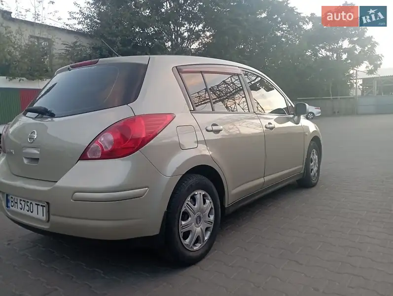 Nissan TIIDA