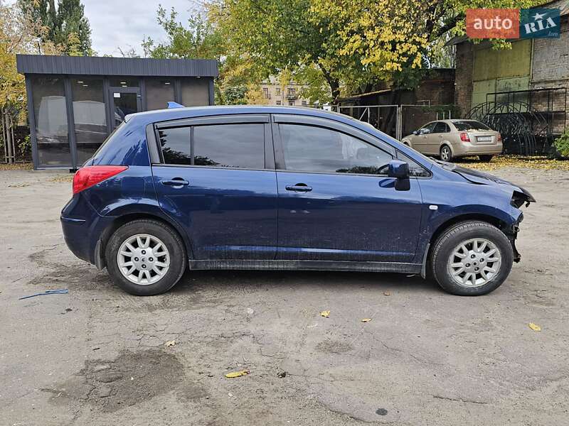 Хэтчбек Nissan TIIDA 2007 в Киеве