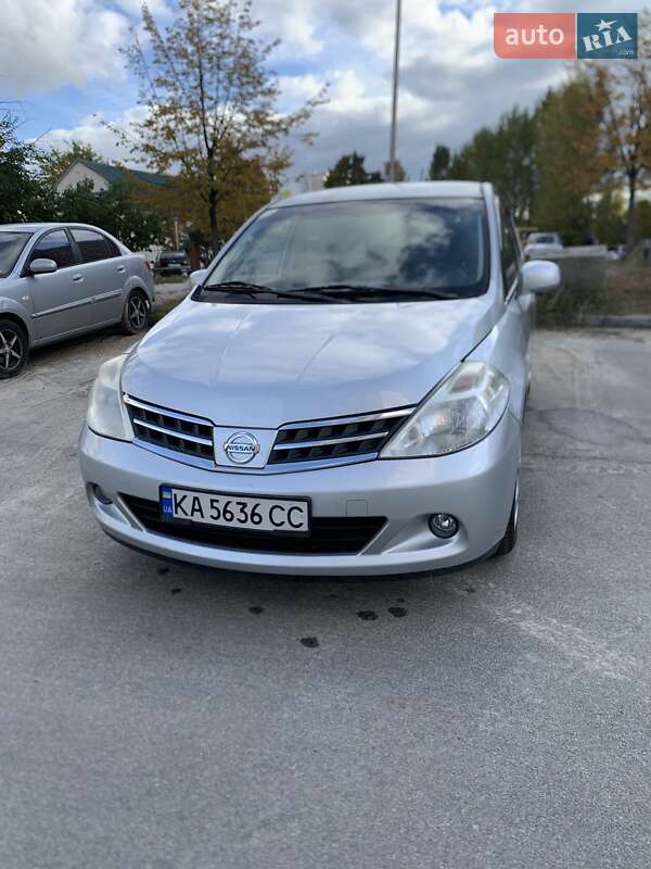 Хэтчбек Nissan TIIDA 2010 в Киеве фото Хэтчбек Nissan TIIDA 2010 в Киеве