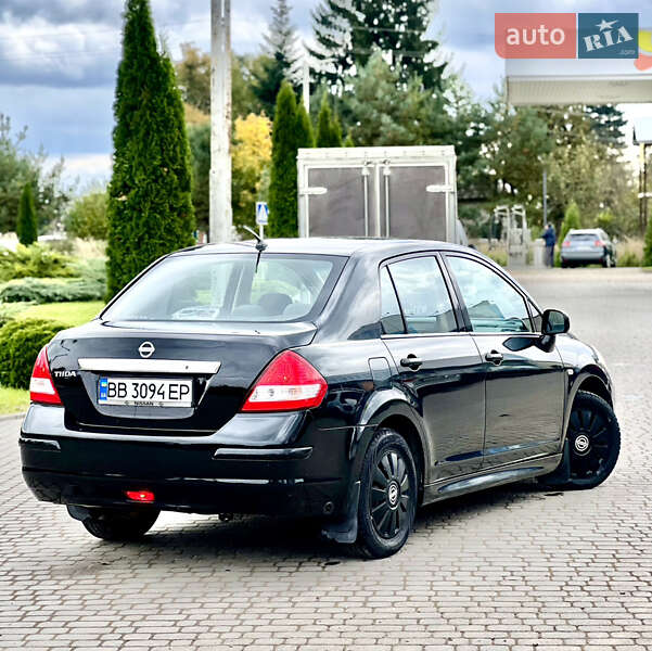 Седан Nissan TIIDA 2010 в Самборе