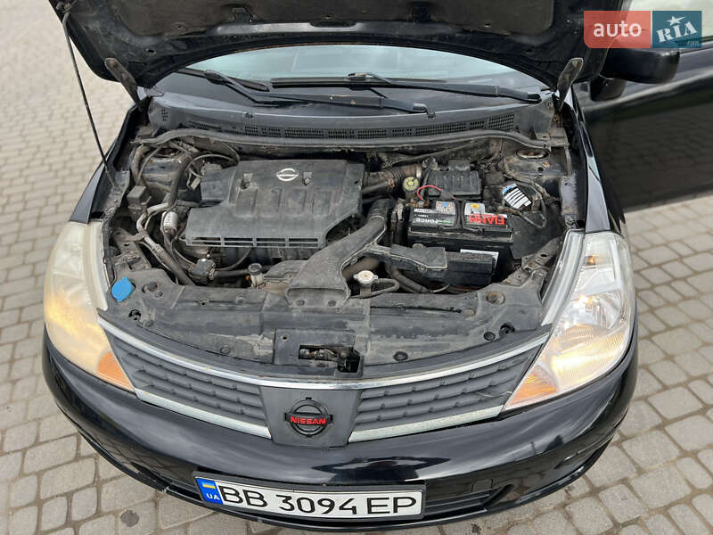 Седан Nissan TIIDA 2010 в Самборе