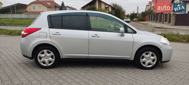 Хетчбек Nissan TIIDA 2012 в Хмельницькому