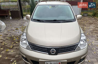 Хэтчбек Nissan TIIDA 2010 в 