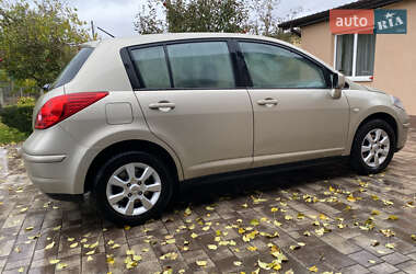 Хэтчбек Nissan TIIDA 2010 в 