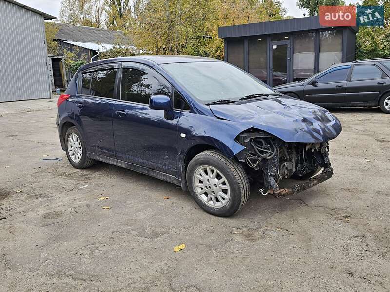 Nissan TIIDA 2007