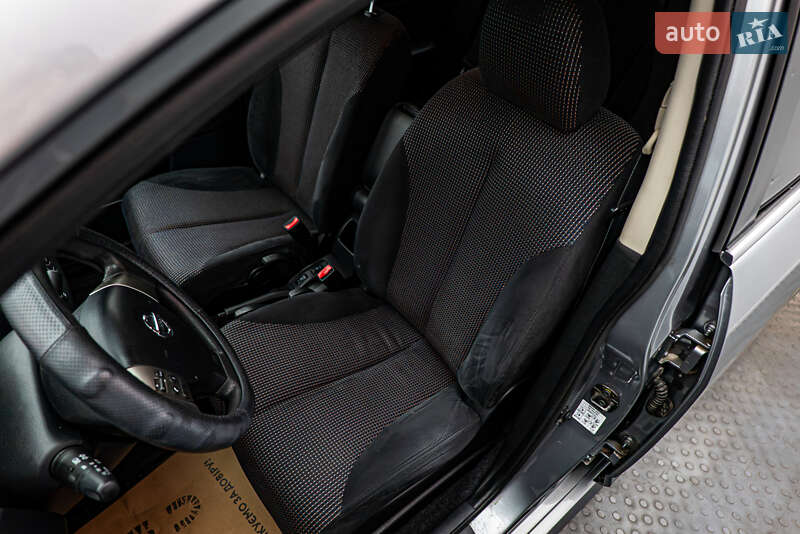 Седан Nissan TIIDA 2011 в Киеве фото 9 Седан Nissan TIIDA 2011 в Киеве