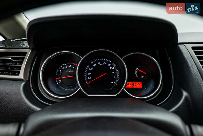 Седан Nissan TIIDA 2011 в Киеве фото 13 Седан Nissan TIIDA 2011 в Киеве