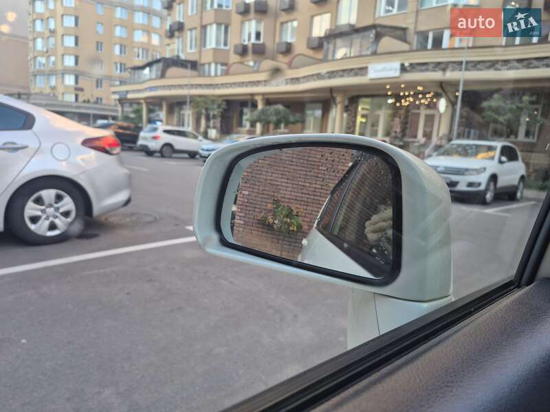 Хэтчбек Nissan TIIDA 2012 в Киеве фото 2 Хэтчбек Nissan TIIDA 2012 в Киеве