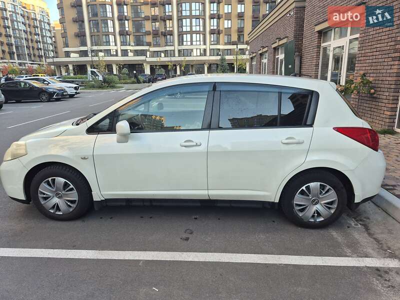 Хэтчбек Nissan TIIDA 2012 в Киеве фото 6 Хэтчбек Nissan TIIDA 2012 в Киеве