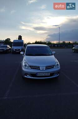 Хетчбек Nissan TIIDA 2012 в Києві