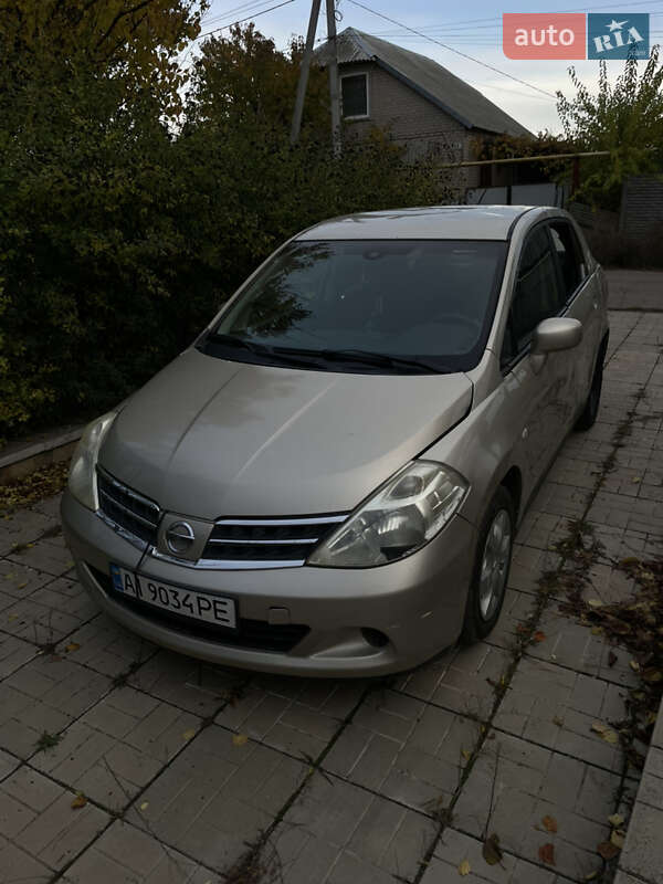 Седан Nissan TIIDA 2011 в Дружковке