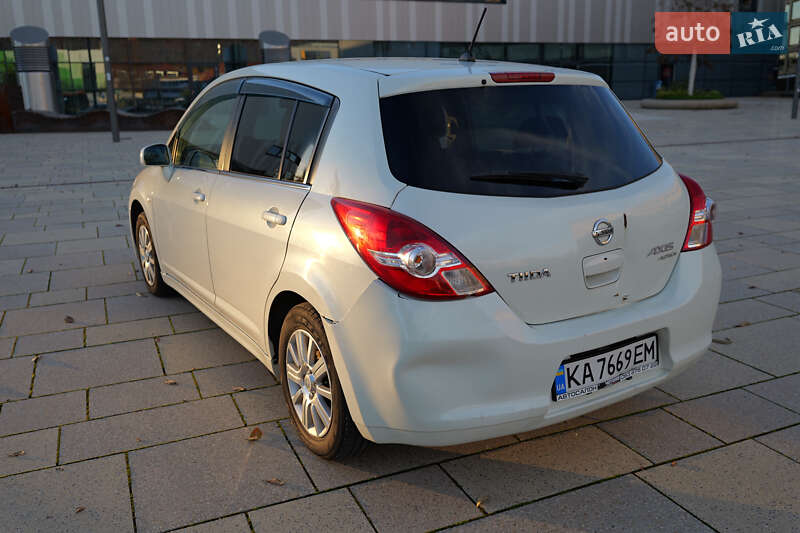Хэтчбек Nissan TIIDA 2010 в Киеве
