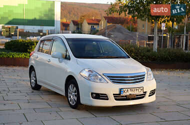 Хэтчбек Nissan TIIDA 2010 в Киеве