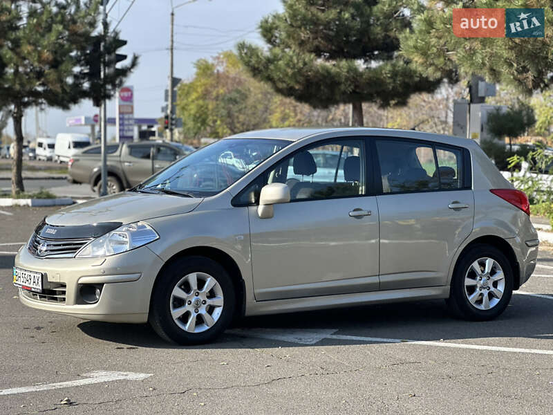 Хэтчбек Nissan TIIDA 2010 в Одессе