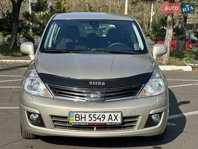 Хэтчбек Nissan TIIDA 2010 в Одессе