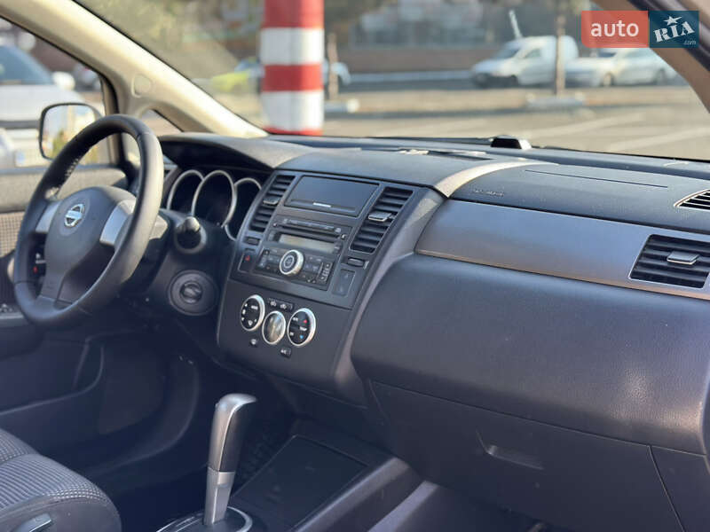 Хэтчбек Nissan TIIDA 2010 в Одессе