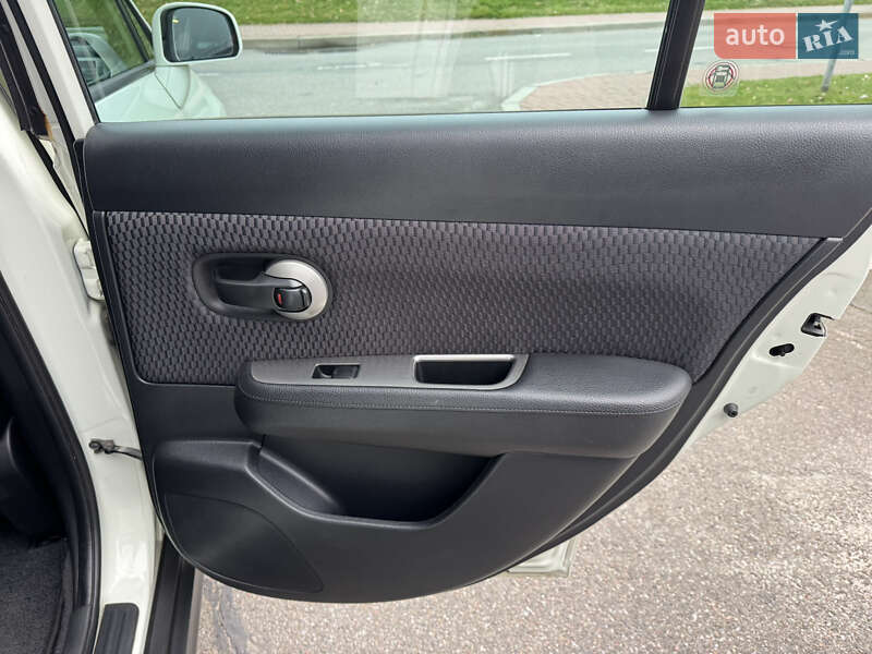 Хэтчбек Nissan TIIDA 2010 в Киеве фото 13 Хэтчбек Nissan TIIDA 2010 в Киеве