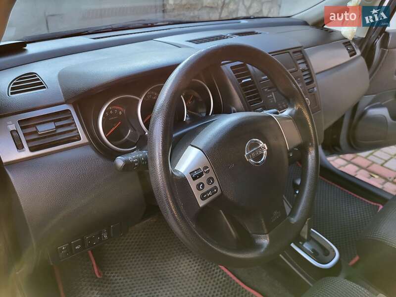Хэтчбек Nissan TIIDA 2012 в Остроге