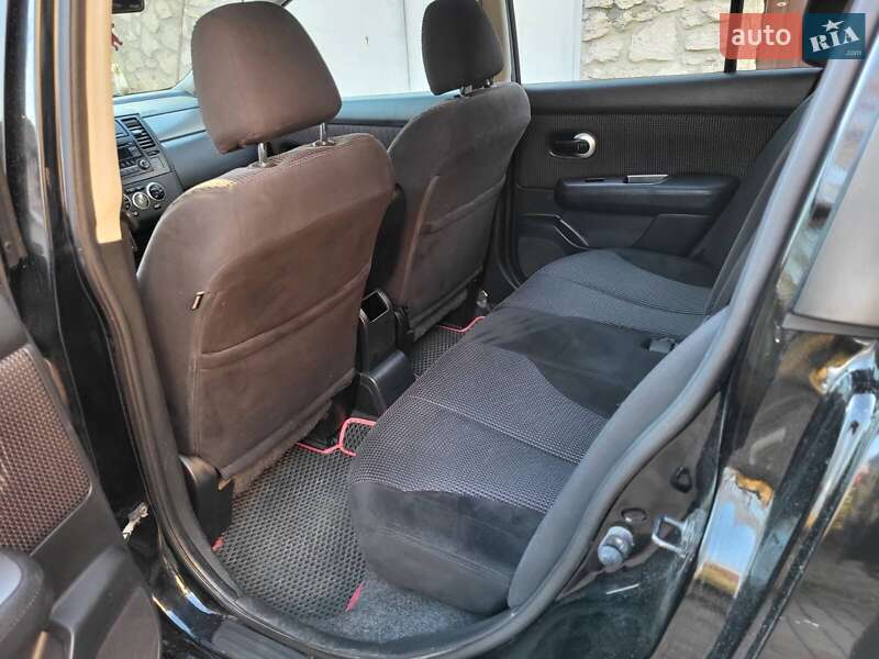 Хэтчбек Nissan TIIDA 2012 в Остроге