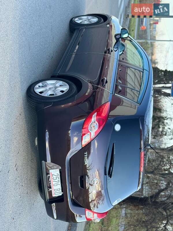 Хэтчбек Nissan TIIDA 2011 в Киеве