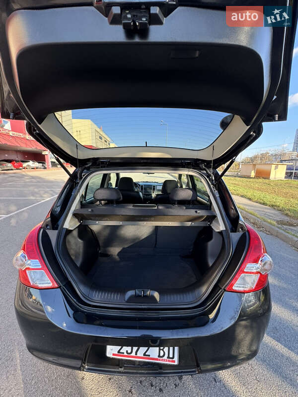 Хэтчбек Nissan TIIDA 2010 в Киеве