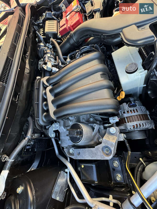 Хэтчбек Nissan TIIDA 2010 в Киеве