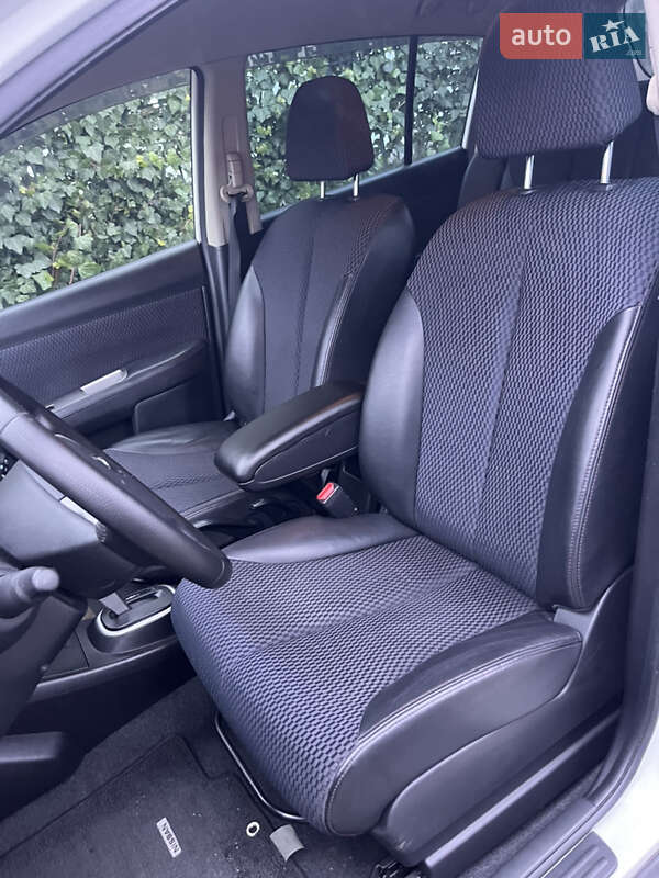 Хэтчбек Nissan TIIDA 2010 в Белой Церкви