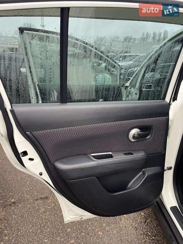 Хэтчбек Nissan TIIDA 2010 в Белой Церкви