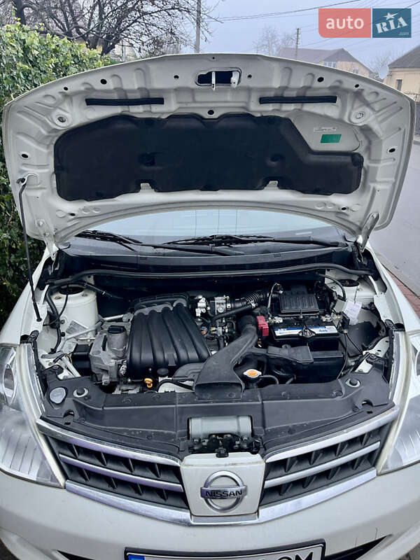 Хэтчбек Nissan TIIDA 2010 в Белой Церкви
