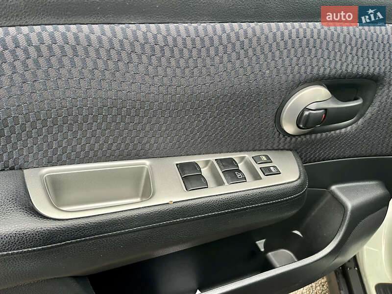 Хэтчбек Nissan TIIDA 2010 в Белой Церкви