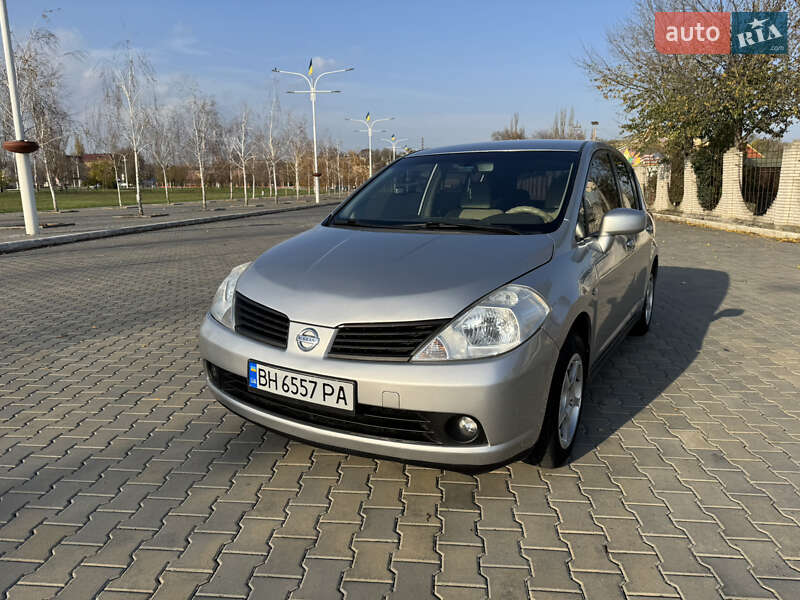 Nissan TIIDA 2007