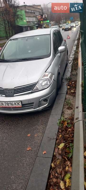 Хэтчбек Nissan TIIDA 2012 в Киеве