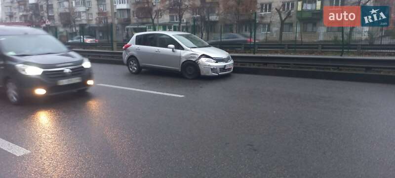 Хэтчбек Nissan TIIDA 2012 в Киеве