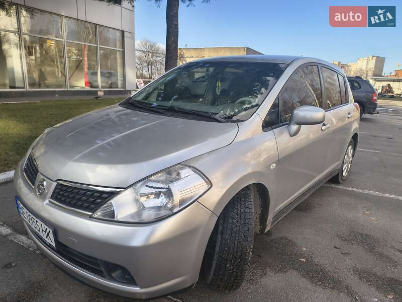 Хэтчбек Nissan TIIDA 2008 в Тернополе