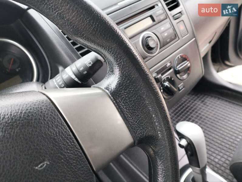 Хэтчбек Nissan TIIDA 2008 в Николаеве