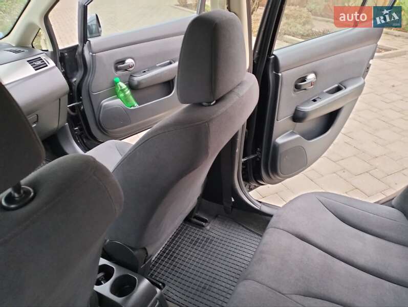 Хэтчбек Nissan TIIDA 2008 в Николаеве