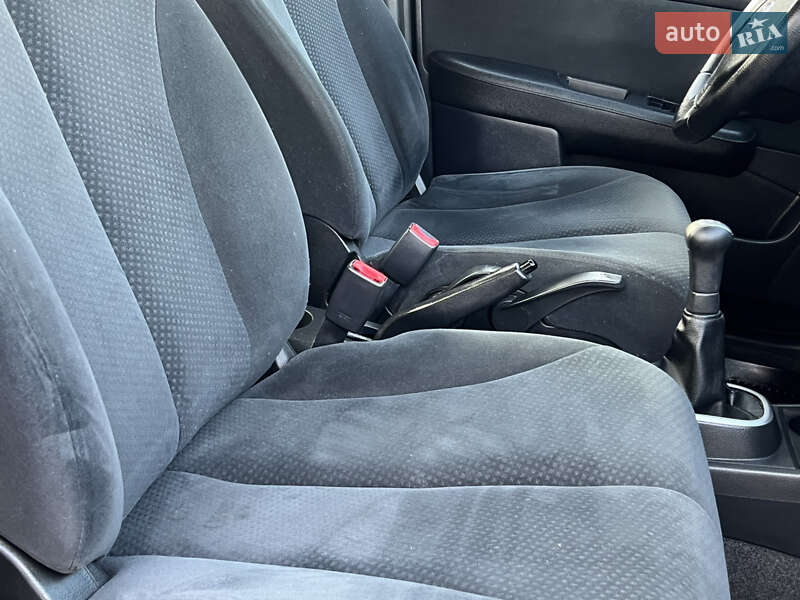 Седан Nissan TIIDA 2010 в Житомире