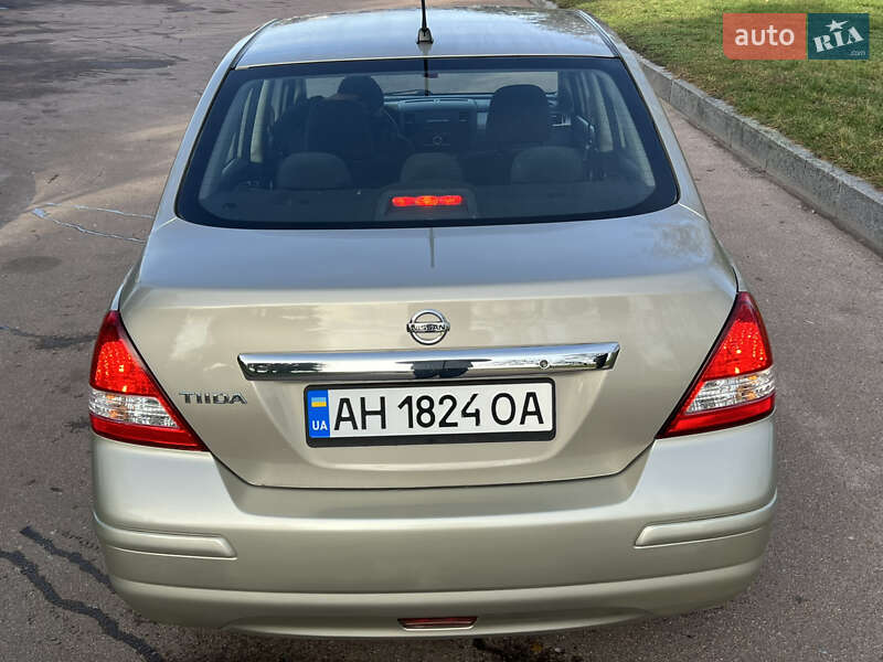 Седан Nissan TIIDA 2010 в Житомире