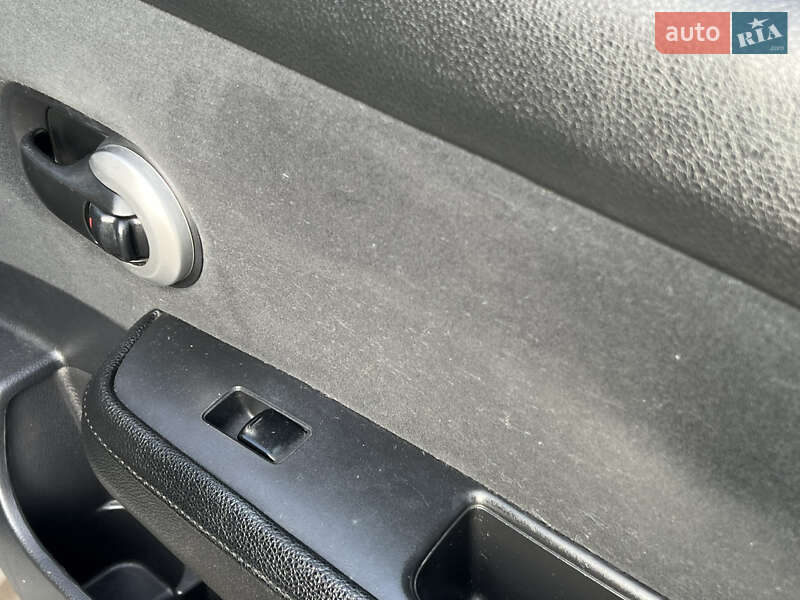 Седан Nissan TIIDA 2010 в Житомире