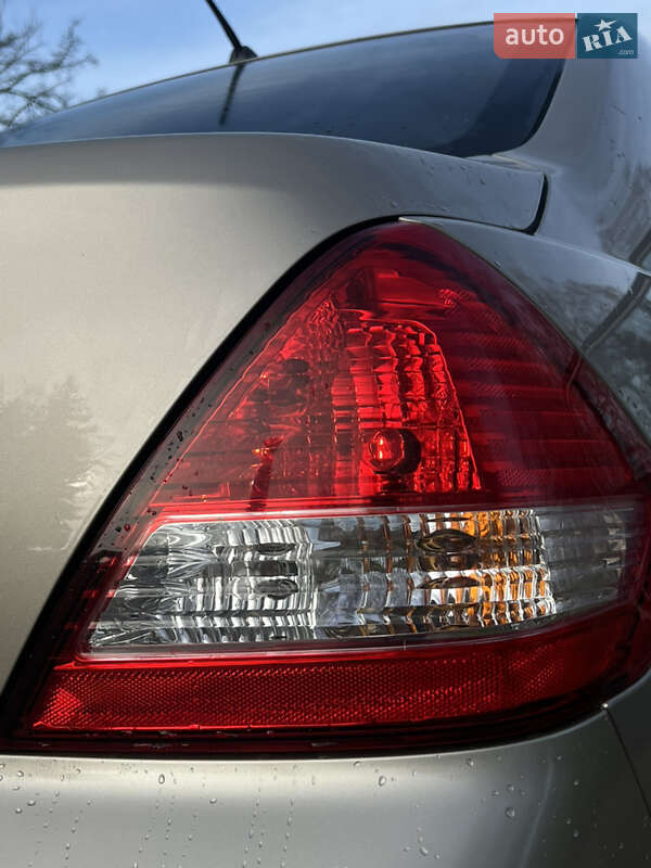 Седан Nissan TIIDA 2010 в Житомире