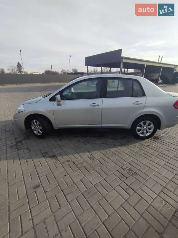 Седан Nissan TIIDA 2010 в Черкассах