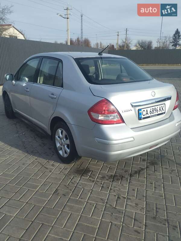 Седан Nissan TIIDA 2010 в Черкассах