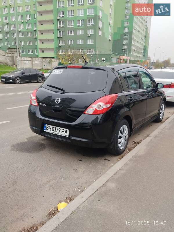 Хэтчбек Nissan TIIDA 2010 в Одессе