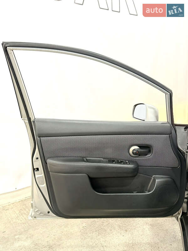 Хэтчбек Nissan TIIDA 2008 в Одессе