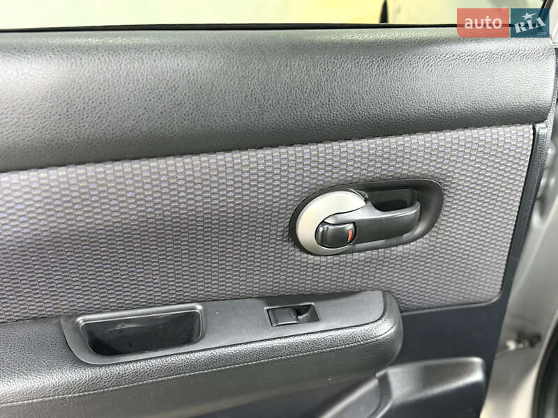 Хэтчбек Nissan TIIDA 2008 в Одессе