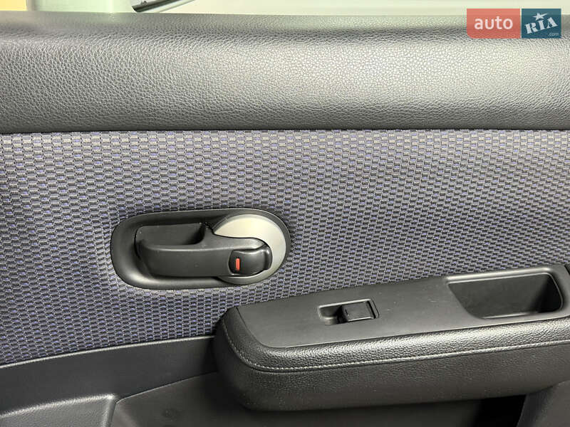 Хэтчбек Nissan TIIDA 2008 в Одессе